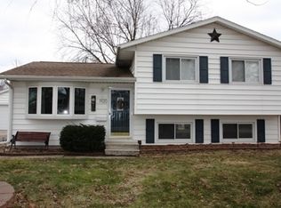 1920 Carriage Hill Dr, Waterloo, IA 50701