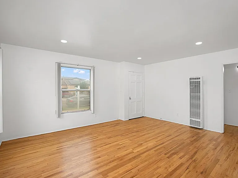 529 Dahlia Ave — Photo 3