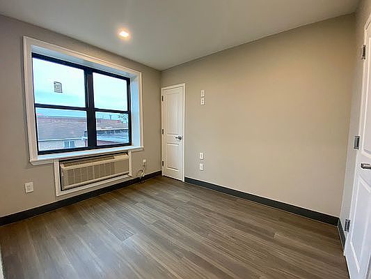 4th image of 34-17 103rd St #304