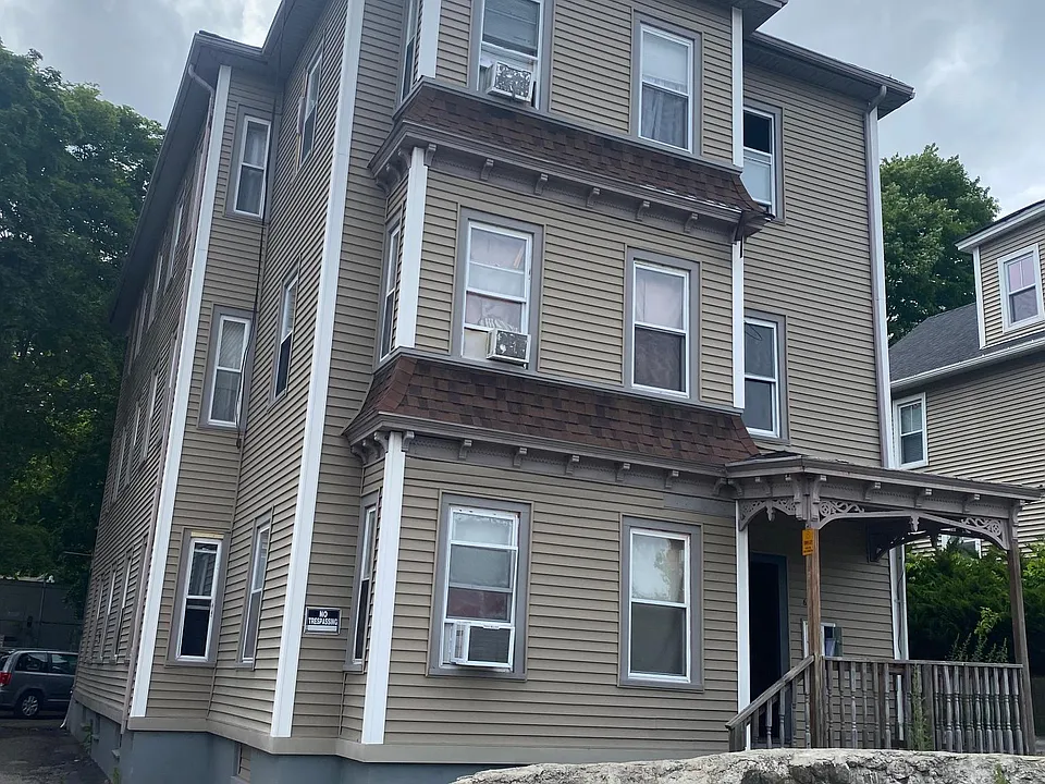 667 Southbridge St #2