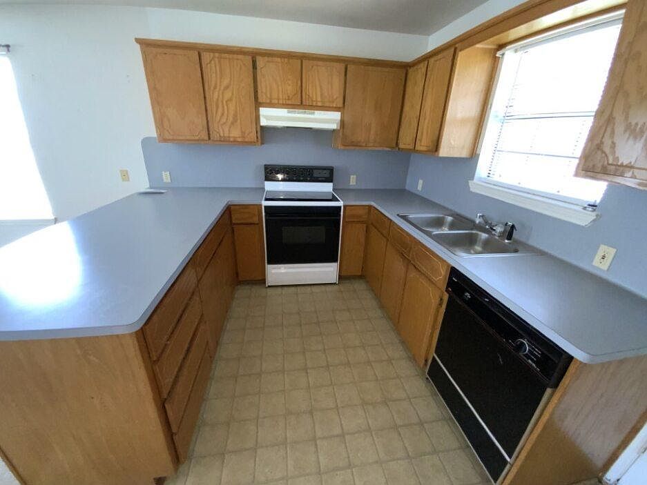 2nd image of 101 Valley Cir APT B