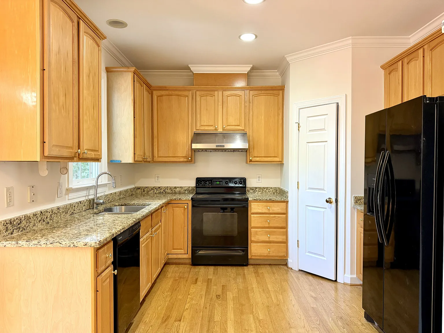 4 bed, 2668 sqft, $3,095 — Photo 4