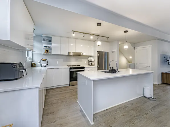 15151 Edmund Dr #3, Surrey, BC V3S 0A5