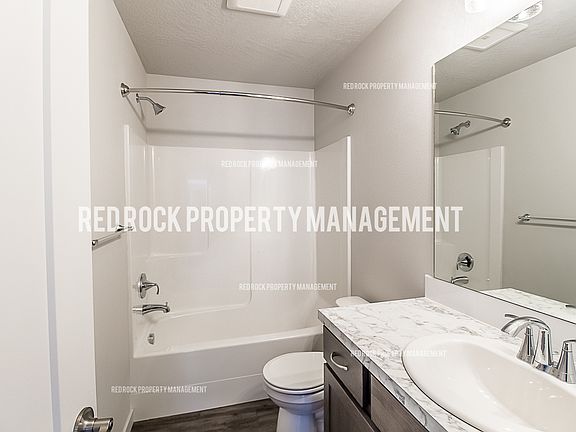 4th image of 219 S Woodlawn Ln #1