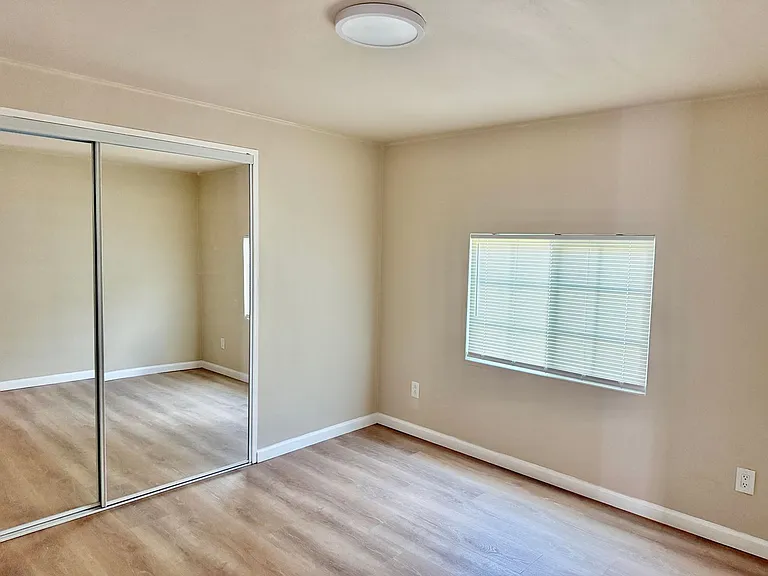 22784 Grand Ave — Photo 12