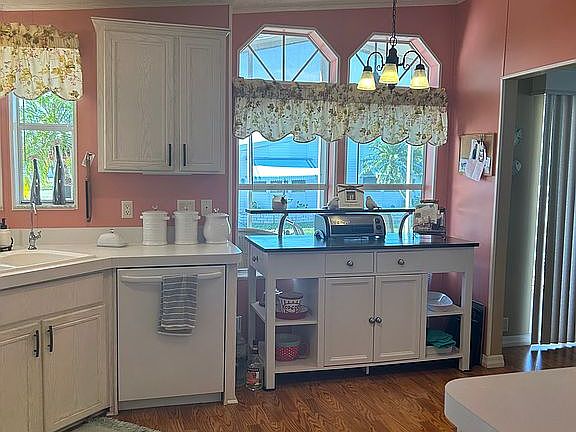 Bright & Open Kitchen 