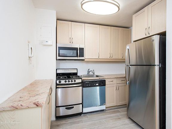 4th image of 5800 Arlington Ave APT 12O
