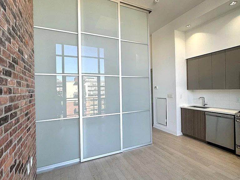 88 Colgate Ave #Penthouse 732 — Photo 7