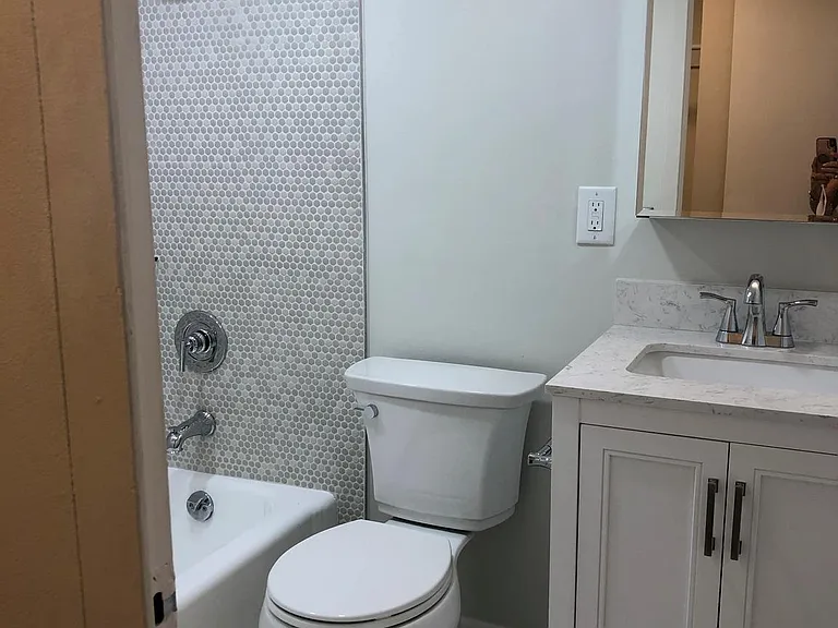 220 Locust St #-11ES — Photo 12