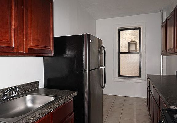 3rd image of 855 Ocean Ave #370