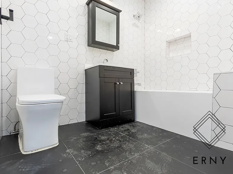 1096 Broadway #5R — Photo 15