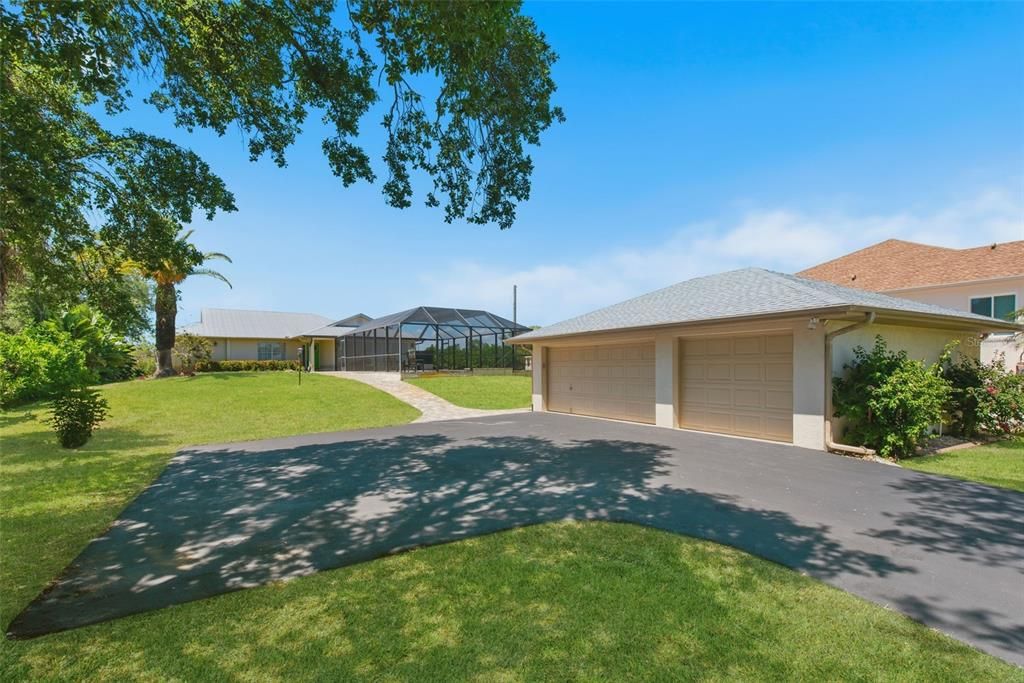 880 Lemon Bay Dr, Venice, FL