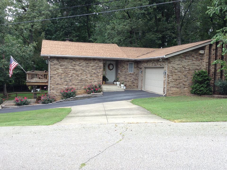 1st image of 211 Lake St