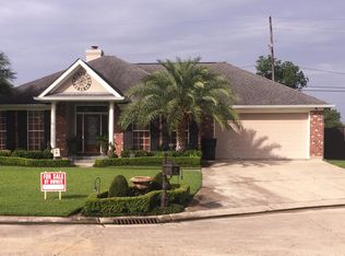 215 Stonehaven Dr, Belle Chasse, LA 70037