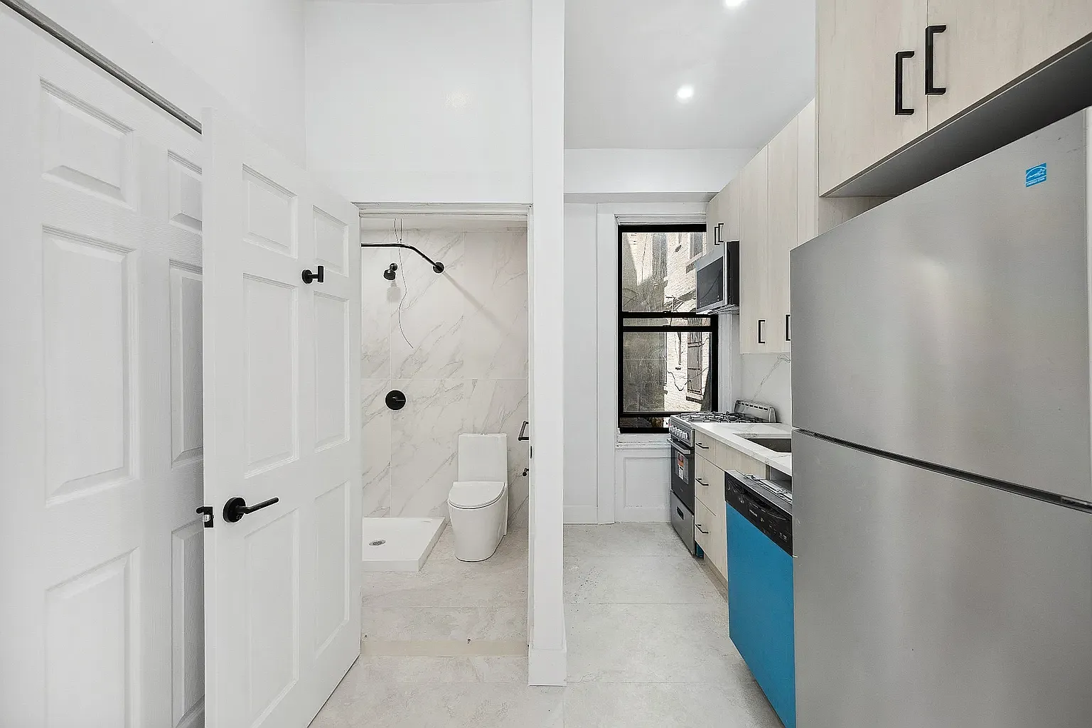 585 Park Place — Photo 4