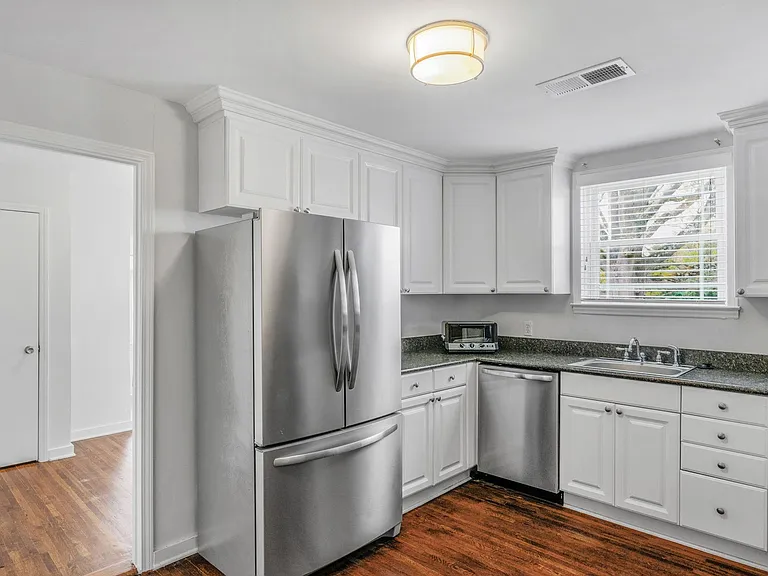 1001 Greenleaf Ave #2 — Photo 7