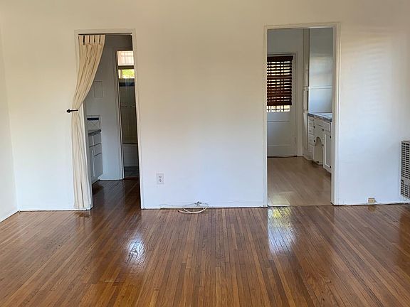 5th image of 1301 Centinela Ave