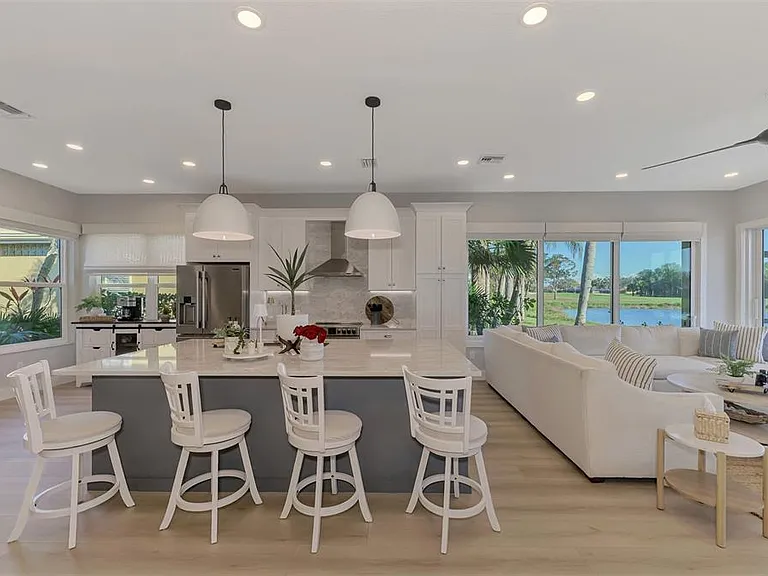 561 Fallbrook Dr — Photo 14