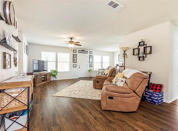 3rd image of 4009 Devonaire Dr