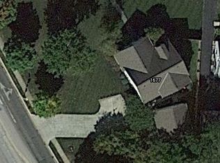 1677 Barrington Rd, Columbus, OH 43221