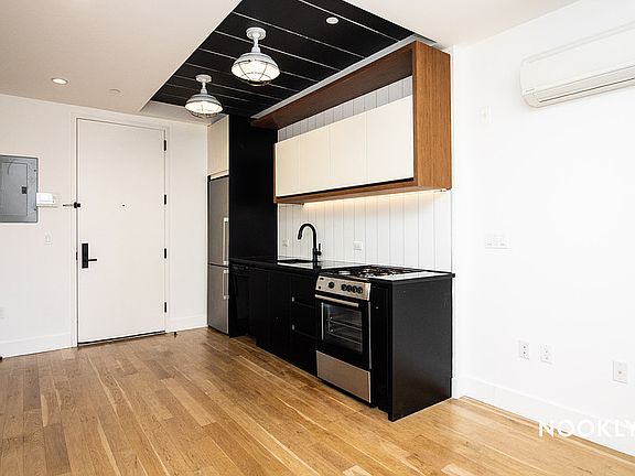 3rd image of 1409 Fulton St APT 6B