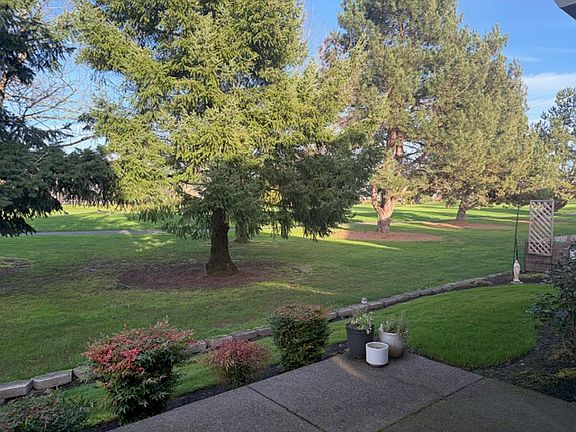 3rd image of 693 Fairwood Cres