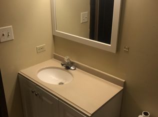 2203 175th St APT 1C, Lansing, IL 60438