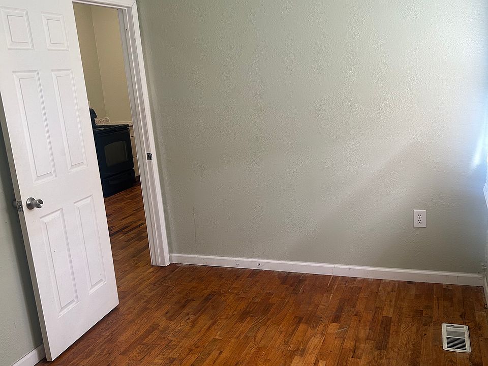 2nd image of 111 1st St #G