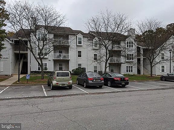 2nd image of 423 Ashton Ln