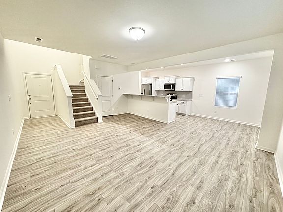 5th image of 113 Lorcan Ln