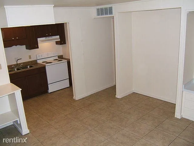1002 N Hemlock St — Photo 95