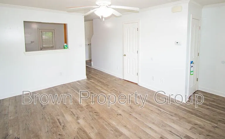 102 Springwood Dr — Photo 3
