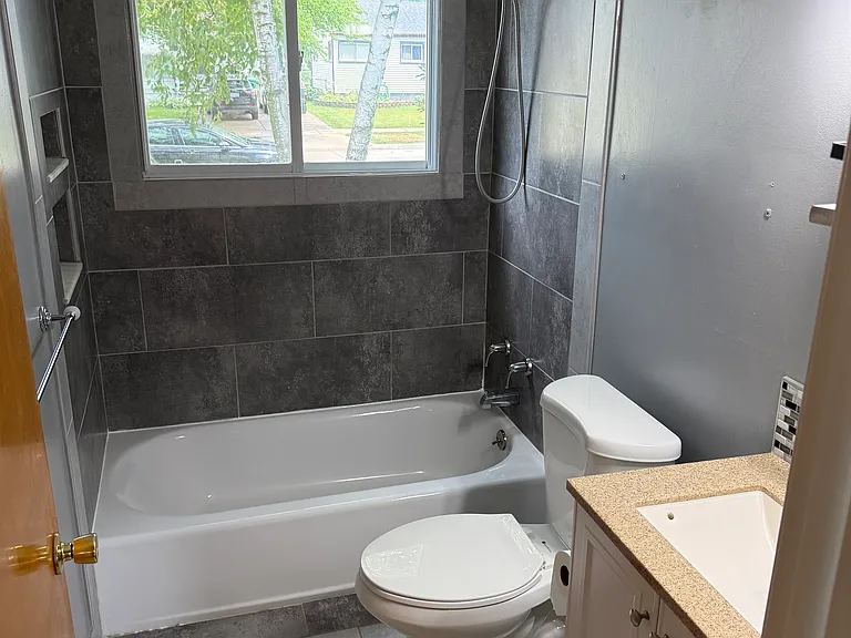 6539 Helen St — Photo 5