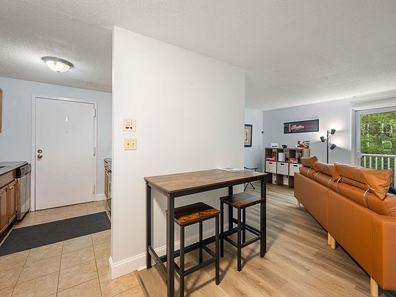 4th image of 38 Silver Hill Ln APT 8