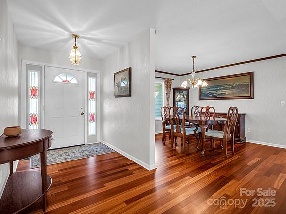 4th image of 53 Beaumont Dr