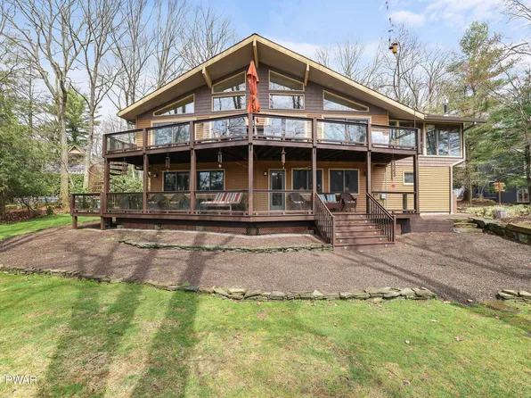 105 Indian Dr, Greentown, PA 18426
