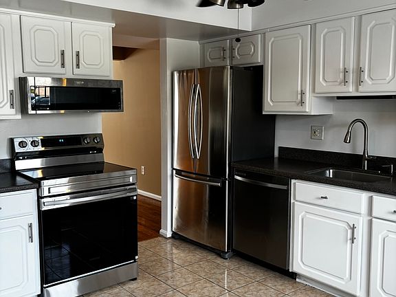 2nd image of 2214 Anvil Ln