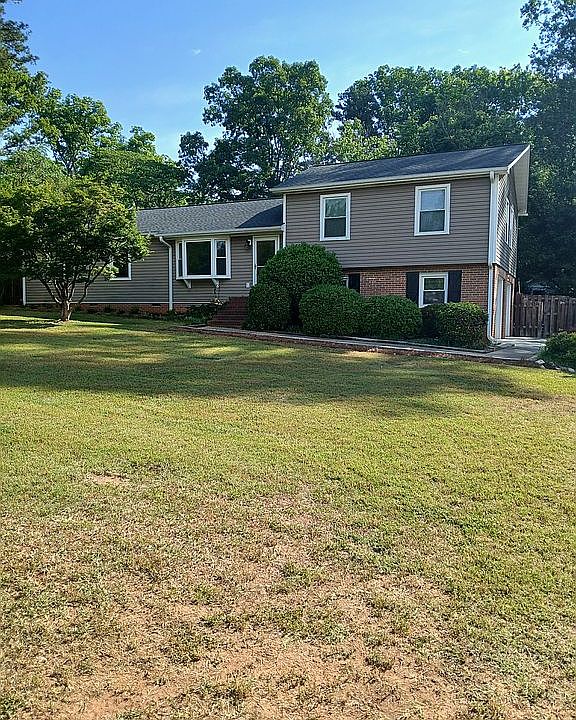 1st image of 18 Woodwind Dr