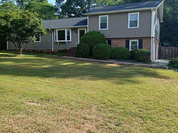 18 Woodwind Dr