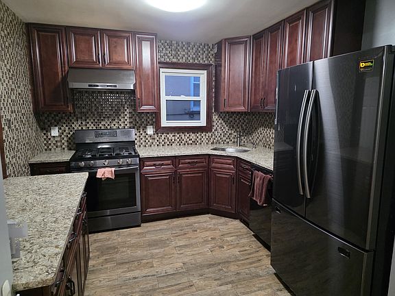 5th image of 3217 100th St Floor 1
