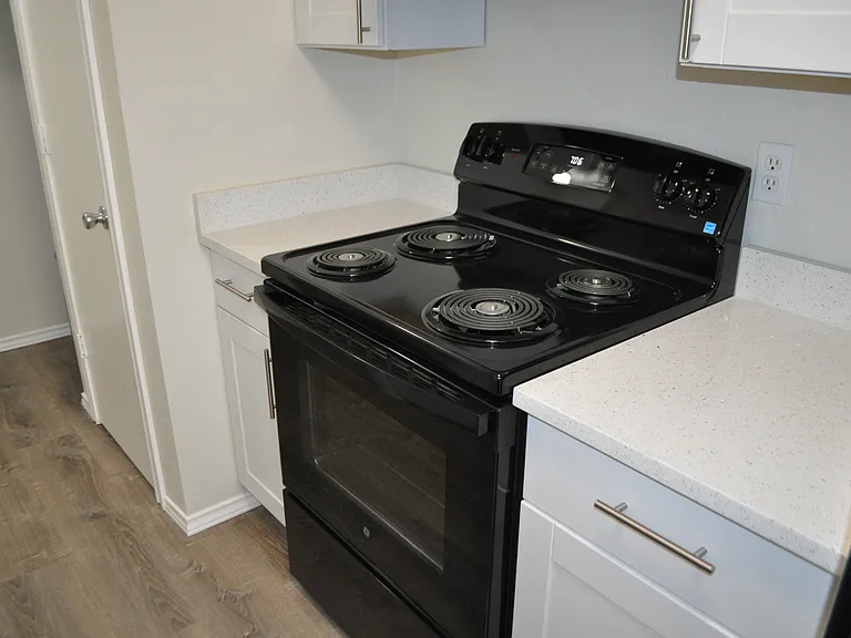 809 W Brown St — Photo 4