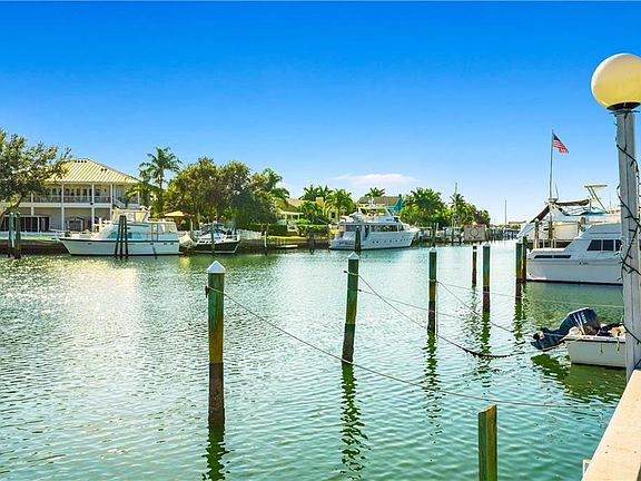3rd image of 719 Pinellas Bayway #207
