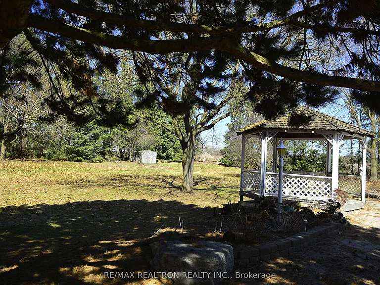 1998 Green Ln E — Photo 38