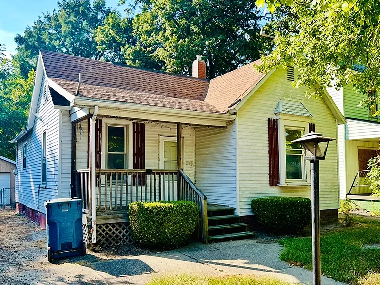 917 N Osburn Ave — Photo 1