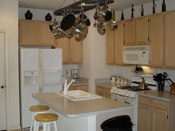 Center Island kitchen w/head pot-rack