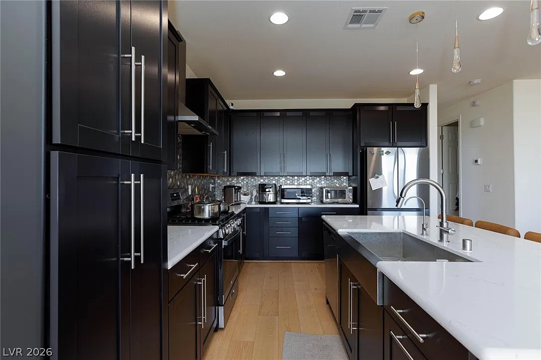 3 bed, 2.5 bath, 1721 sqft, $3,000 — Photo 4