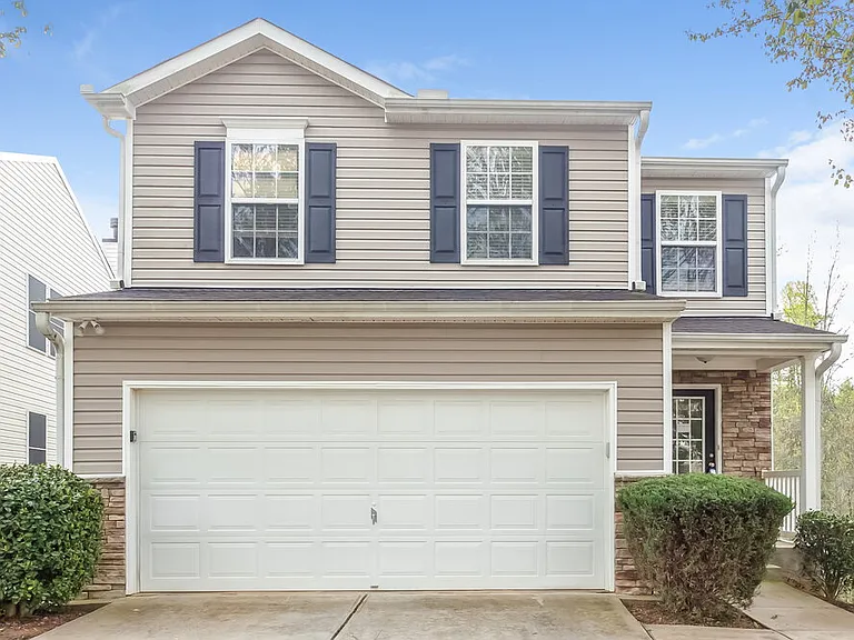 2720 Mayfair Dr — Photo 1