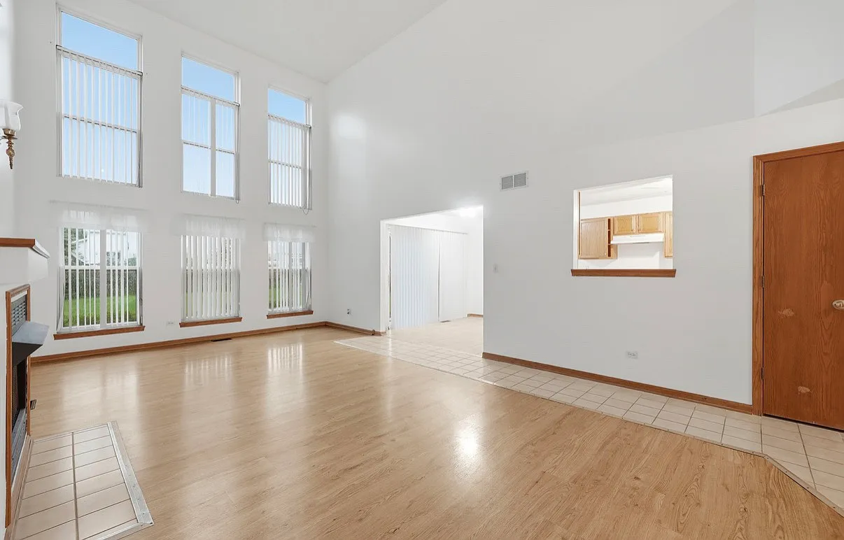 3 bed, 2.5 bath, 2100 sqft, $3,200 — Photo 4