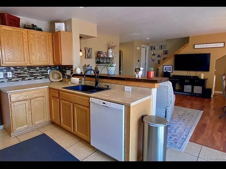 851 Willow Dr — Photo 4