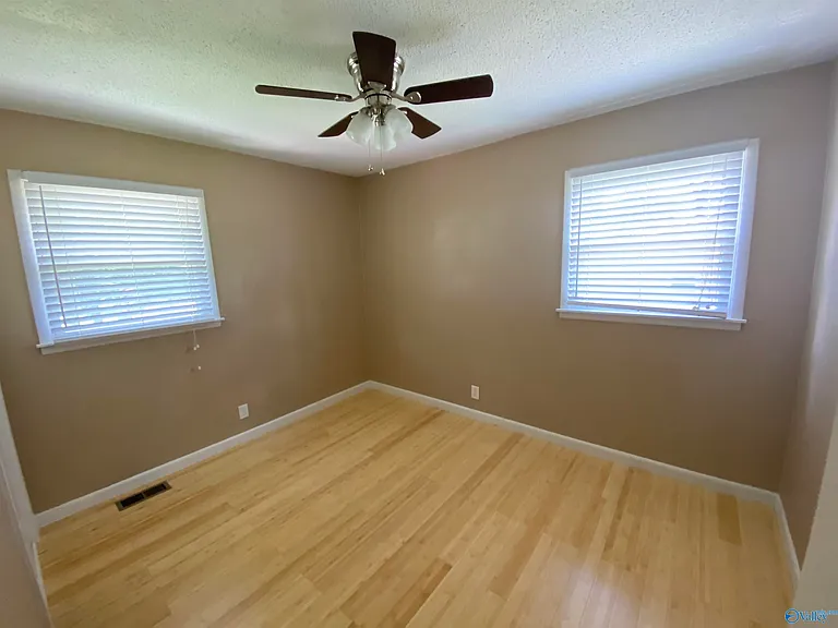 512 Clift Dr — Photo 14